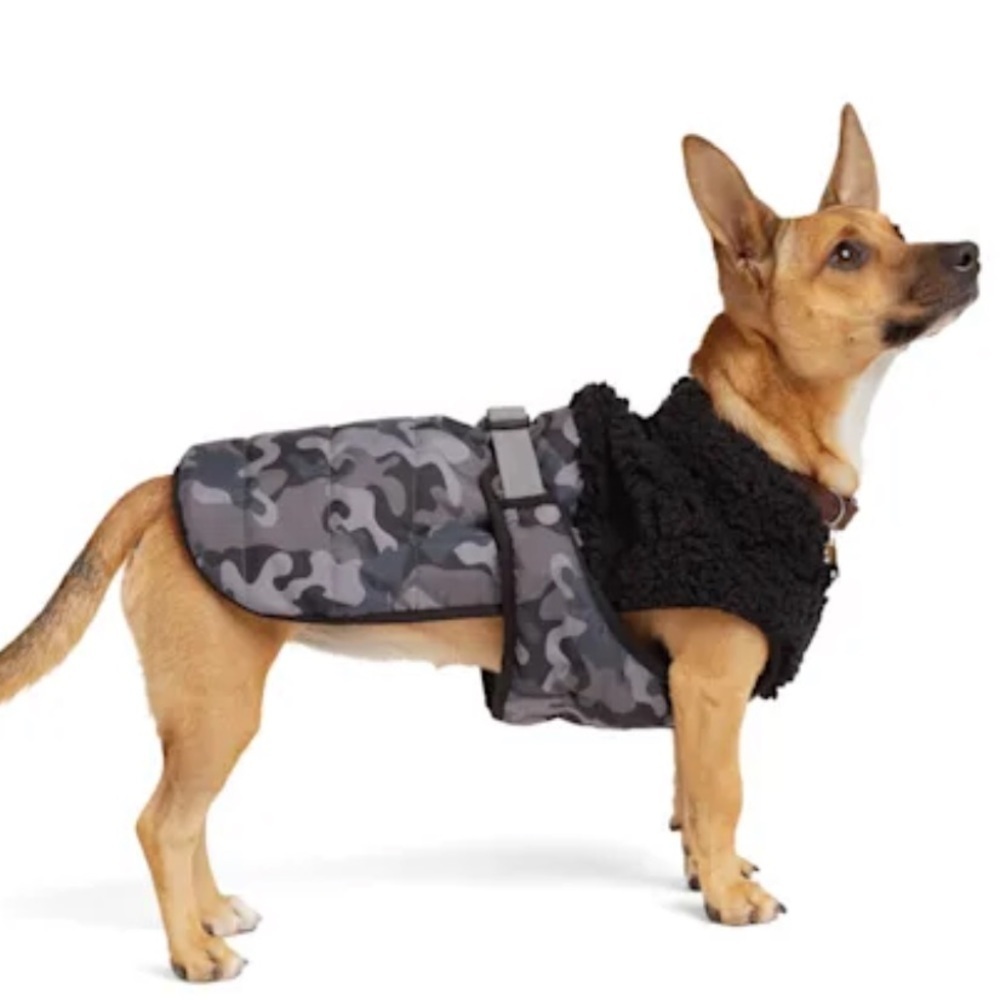 NWOT light puffer belt Camo dog jacket M